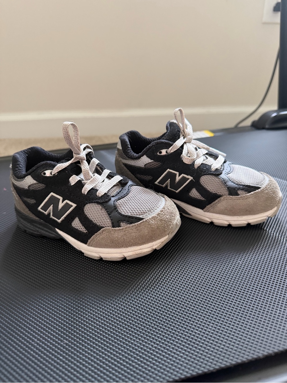 KIDS DTLR x NEW BALANCE 990V3 ‘GR3YSCALE’